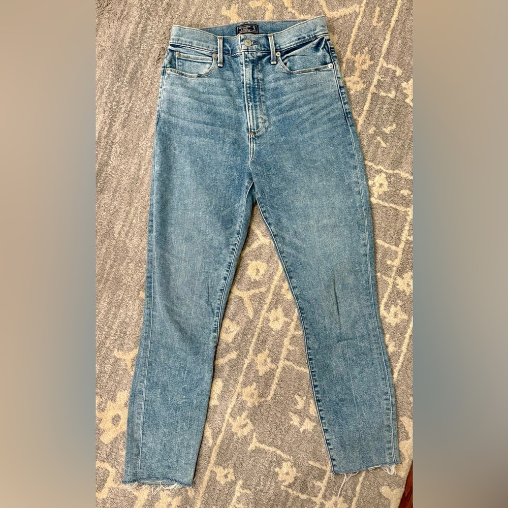 Abercrombie & Fitch Ultra High Rise Super Skinny Ankle Jeans. size 27/4R